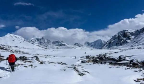 Way to Three Pass Trek